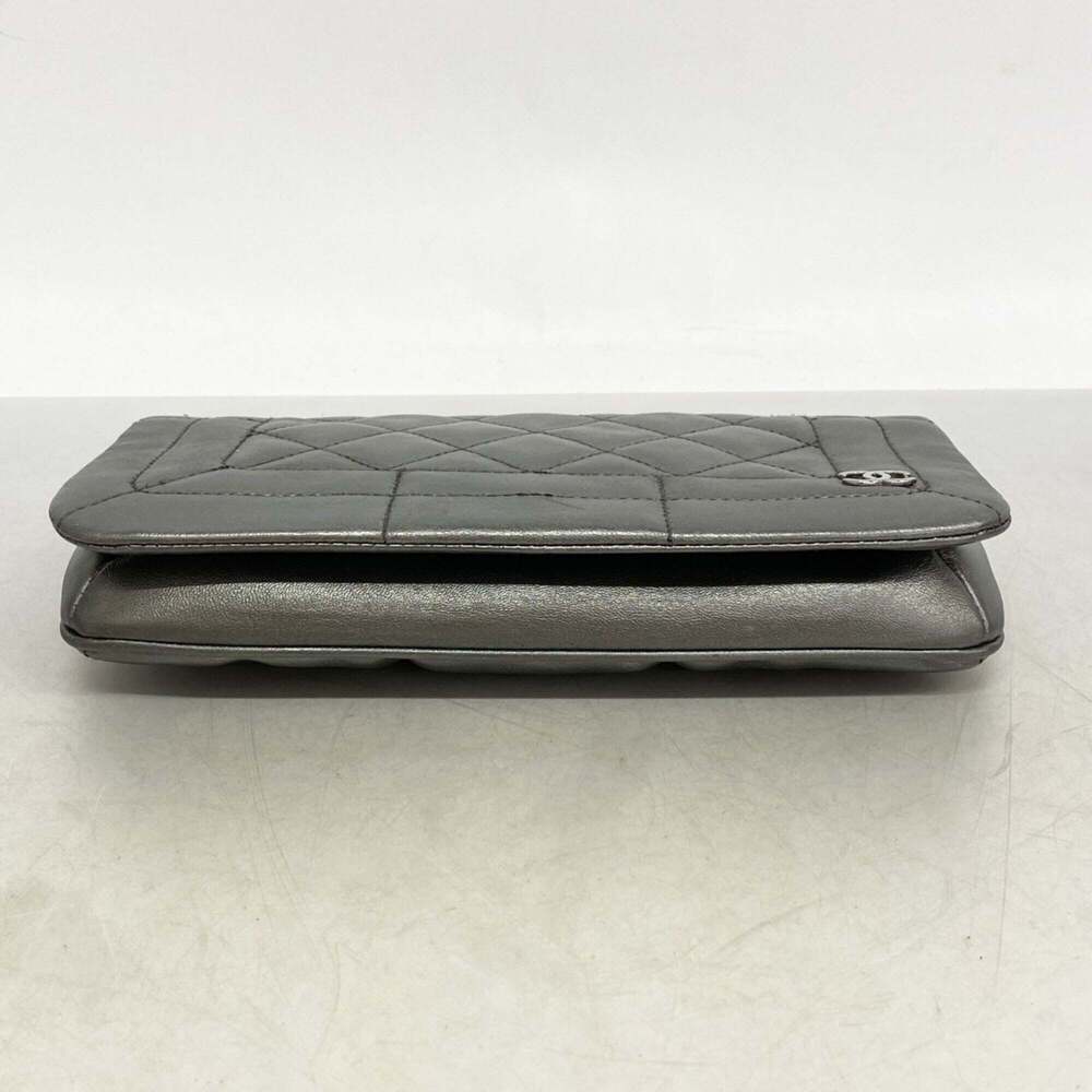 CHANEL Silver Lambskin Leather Shoulder Bag - Picture 3 of 10